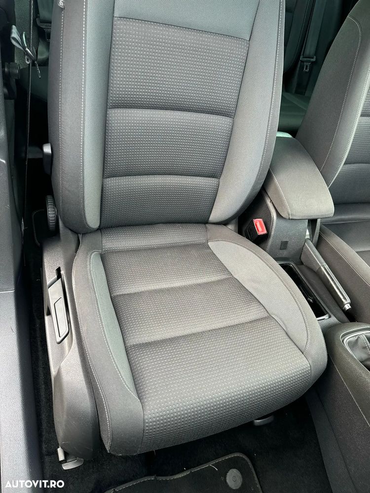 Volkswagen Golf - 32