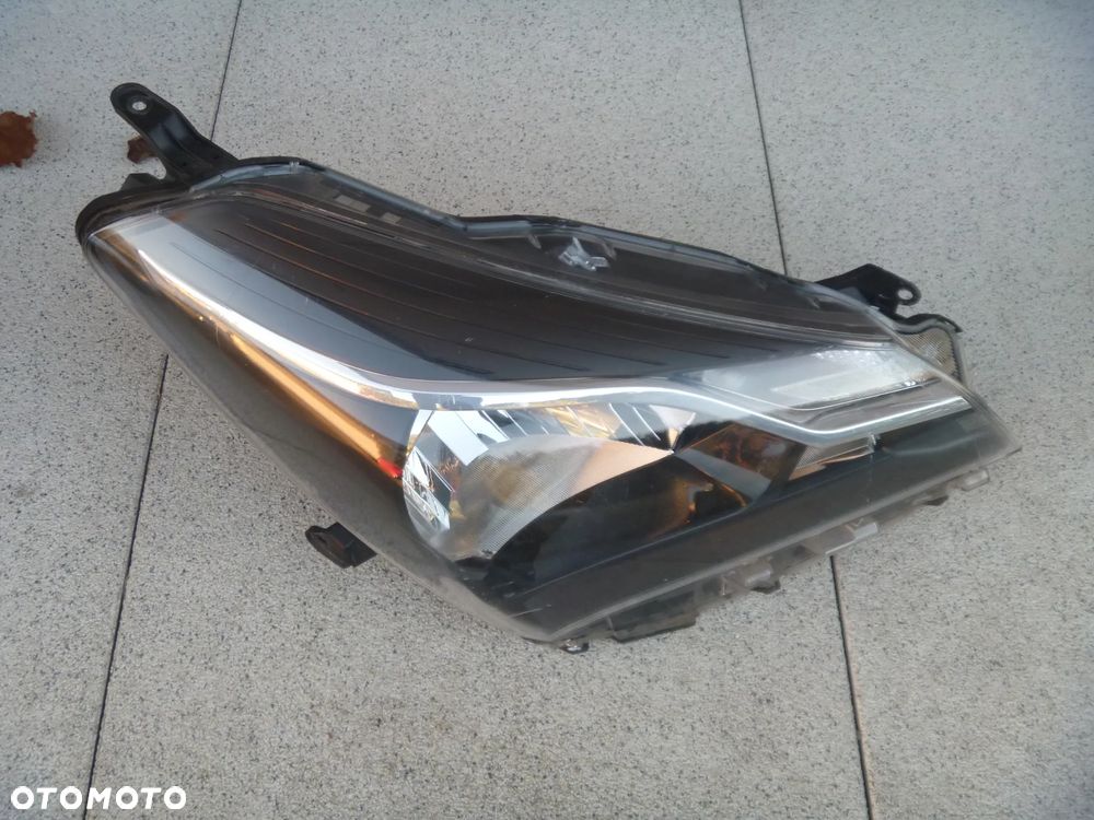 TOYOTA YARIS III LIFT 2017 LAMPA PRAWA  ZWYKŁA ORYGINAŁ - 1