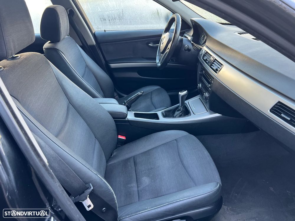 BMW 320 d Touring Dynamic - 17