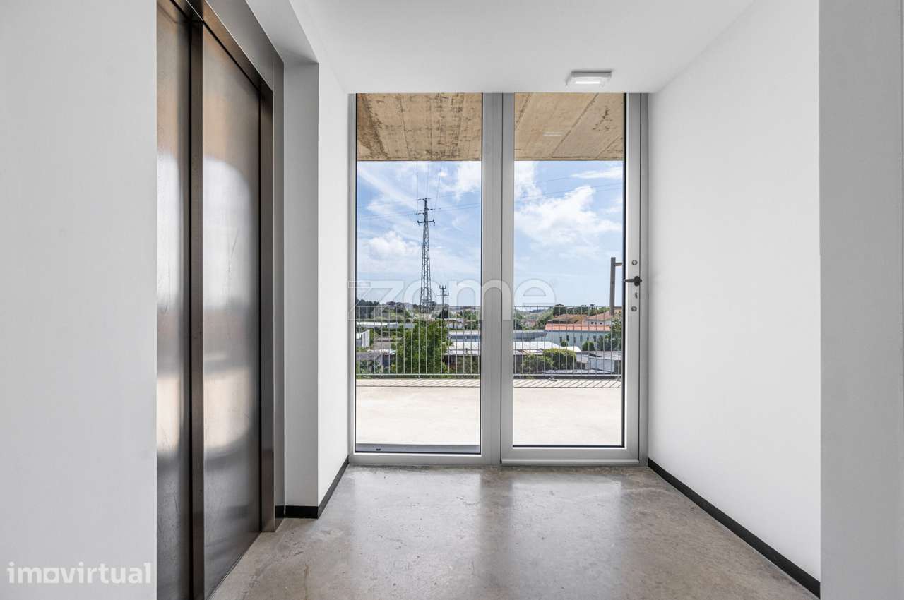 Apartamento T0+1 semi-novo em Vilar do Paraíso, Vila Nova de Gaia - Grande imagem: 2/28