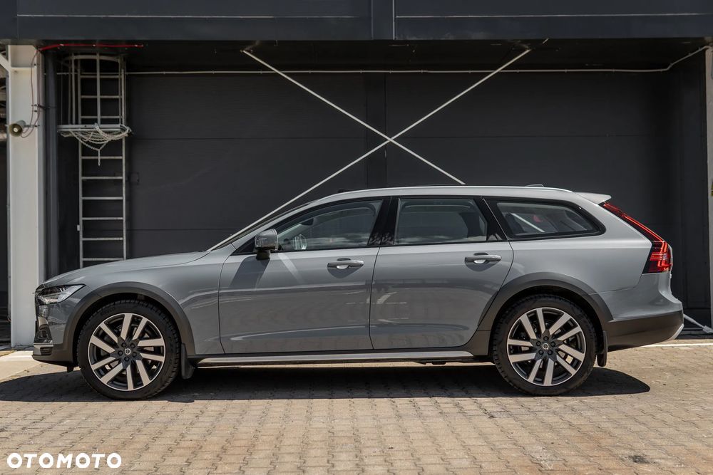 Volvo V90 Cross Country B5 D AWD Ultimate - 36