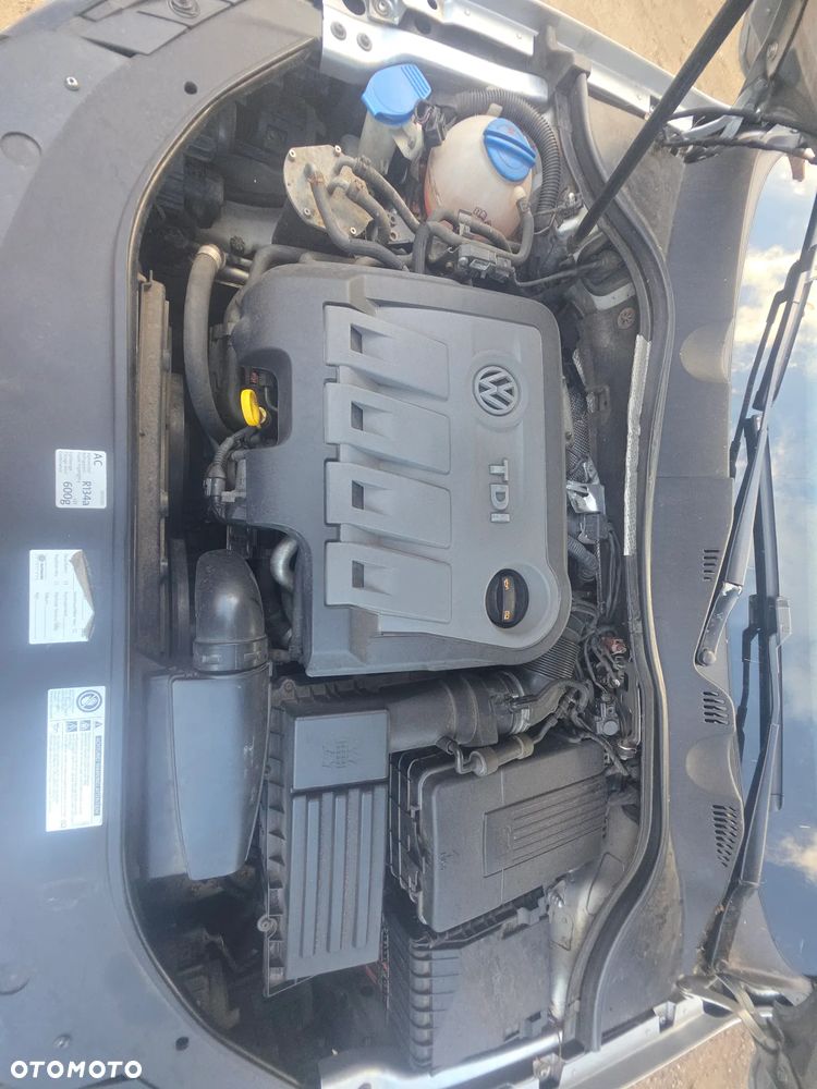 Volkswagen Passat 2.0 TDI DPF BlueMotion Technology Comfortline - 14