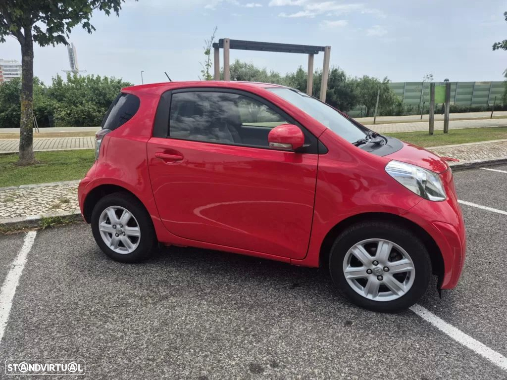 Toyota iQ 1.0 + - 5