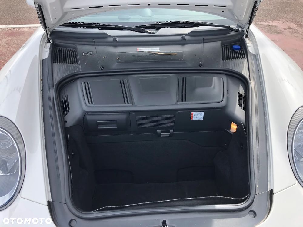 Porsche 911 Carrera 4S PDK - 30