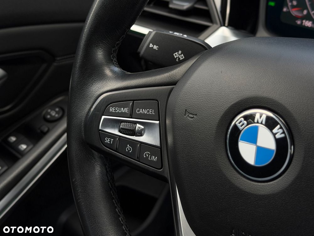 BMW Seria 3 330i Sport Line - 22