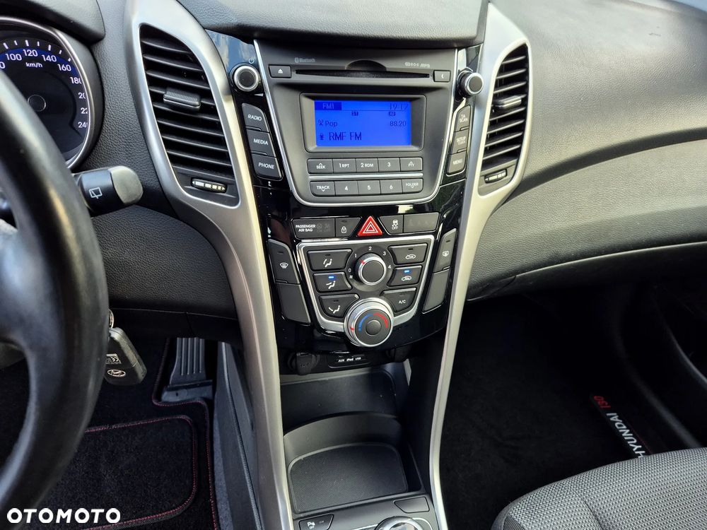 Hyundai i30 1.6 Fifa World Cup Edition - 24