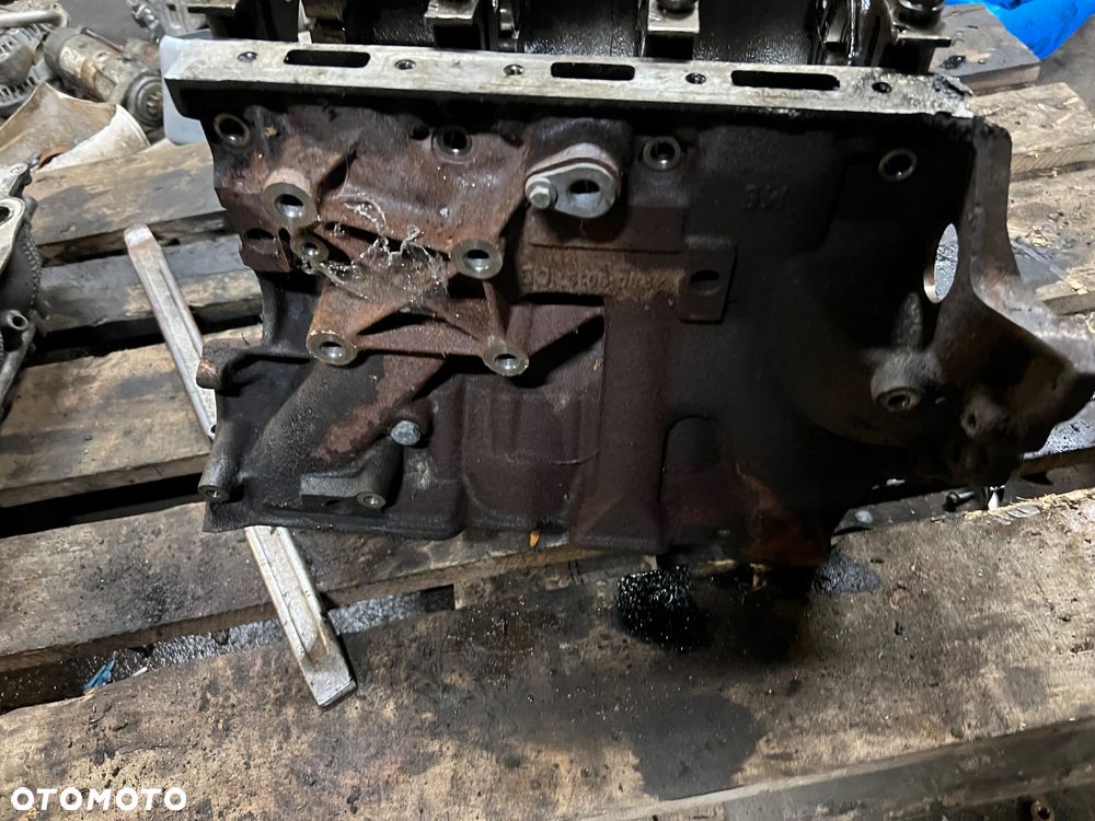 Blok silnika Land Rover Discovery 3 2.7tdv6 - 3