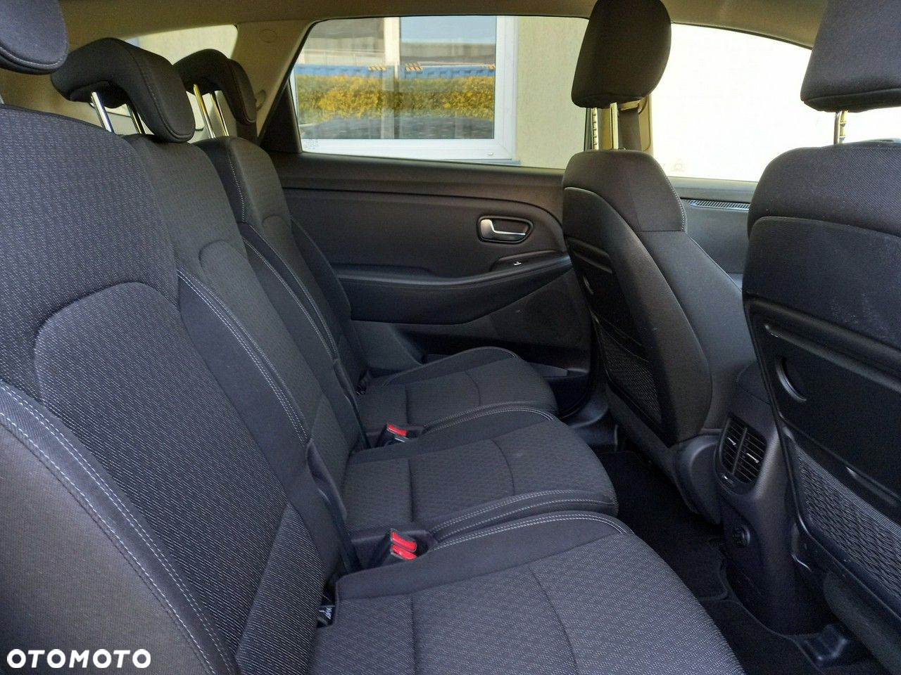 Kia Carens 1.6 GDI Dream-Team Edition - 23