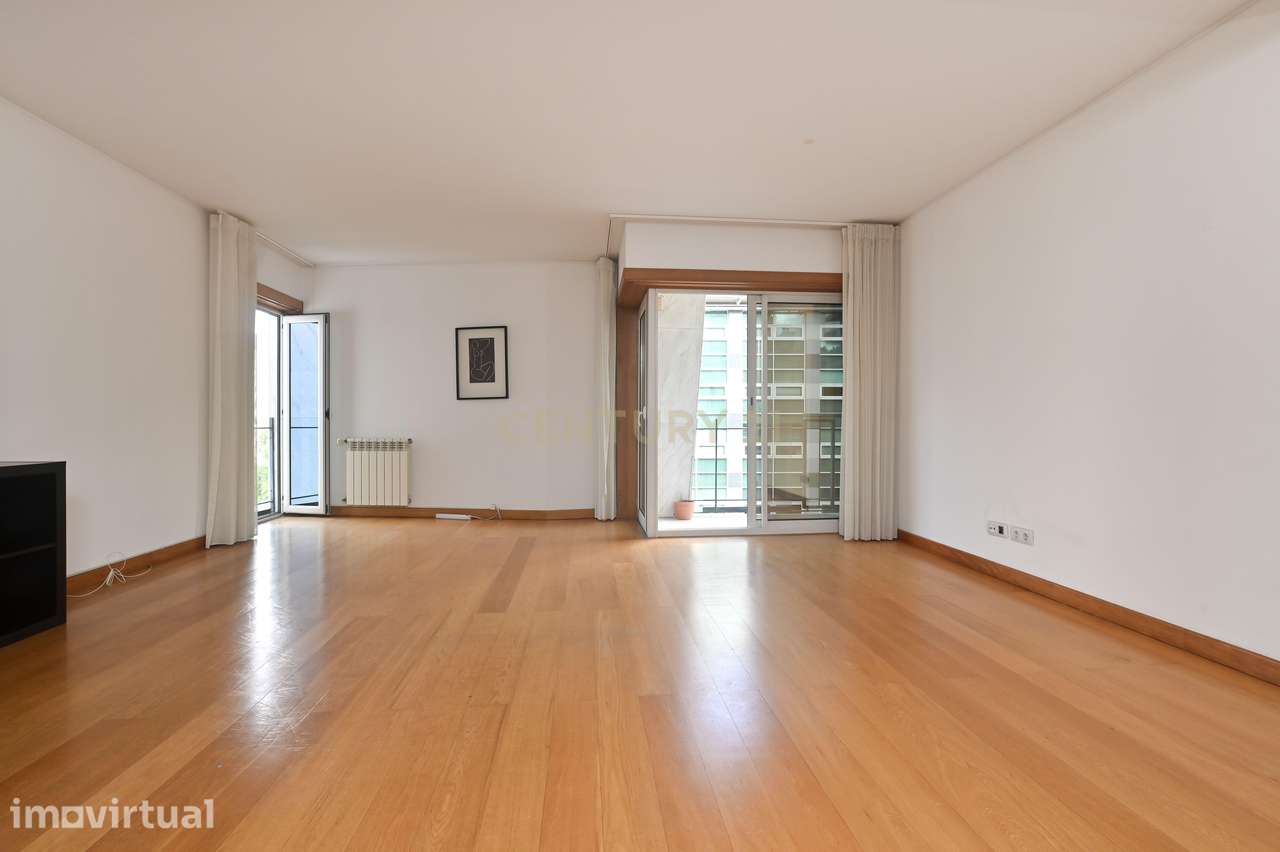 T2 com garagem, para arrendar - Av. Infante Santo (Lisboa) - Grande imagem: 2/26