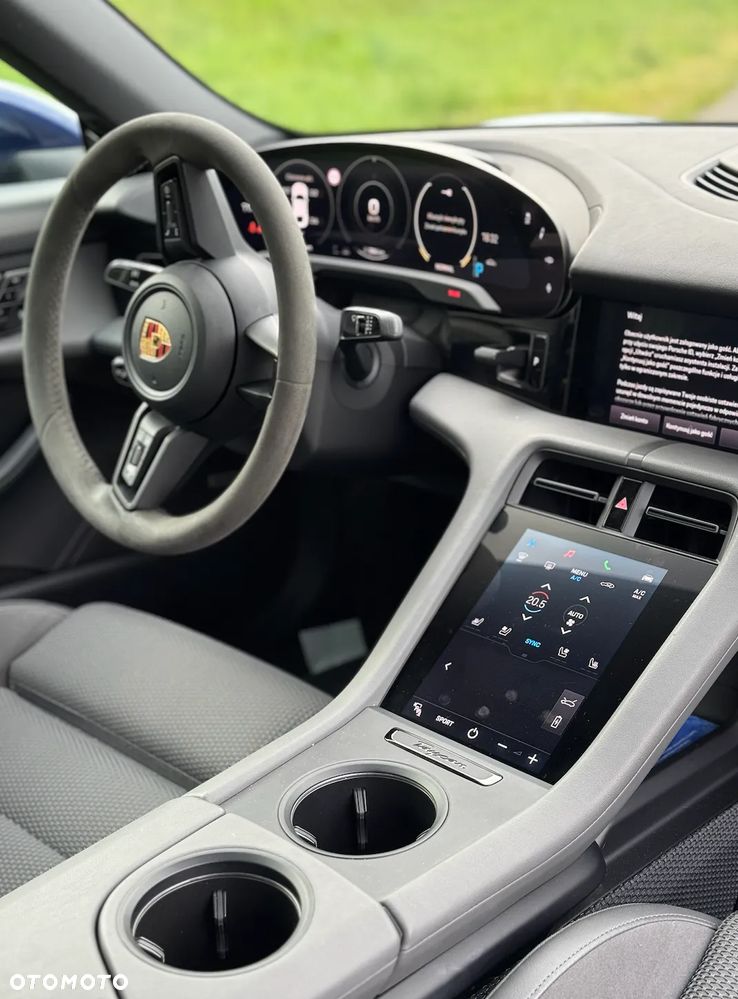 Porsche Taycan - 7