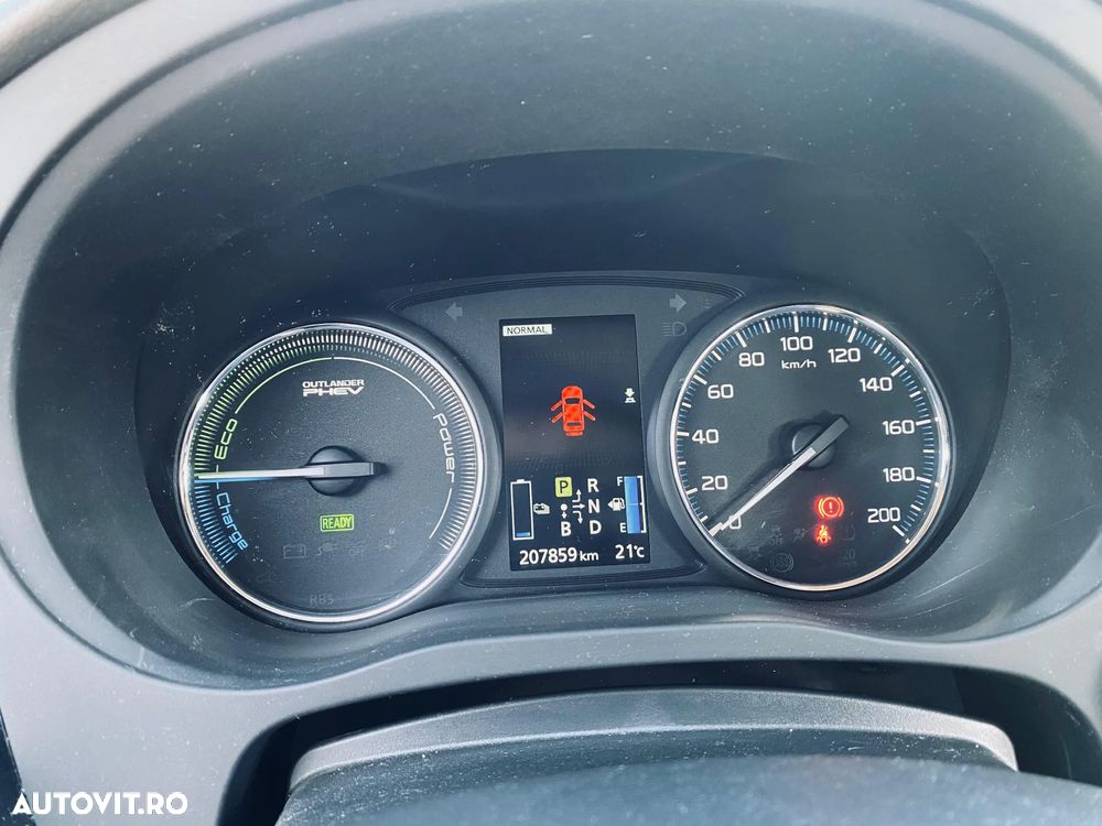 Mitsubishi Outlander - 10