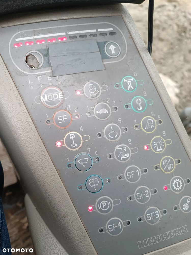 Liebherr A 900 C - 9