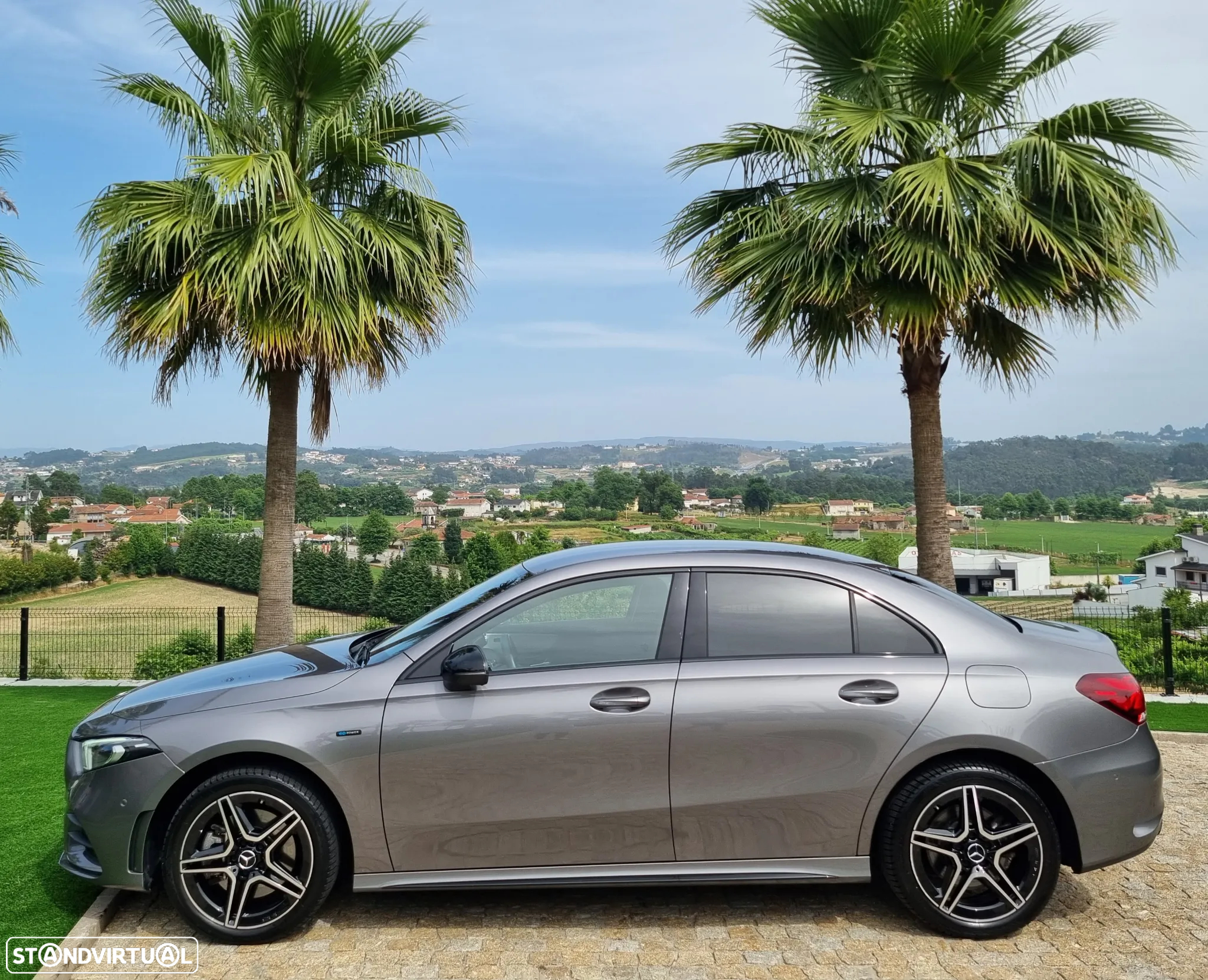 Mercedes-Benz A 250 Limousine e AMG Line - 9