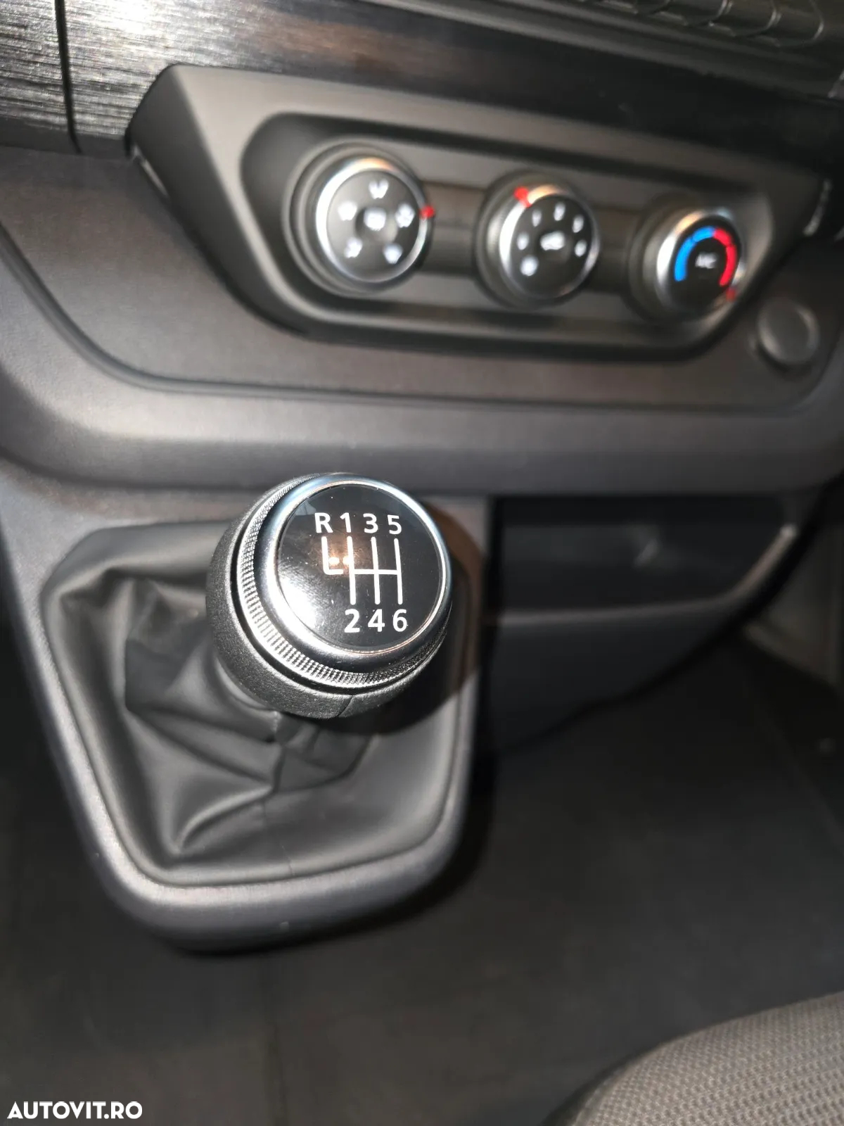 Renault TRAFIC - 9