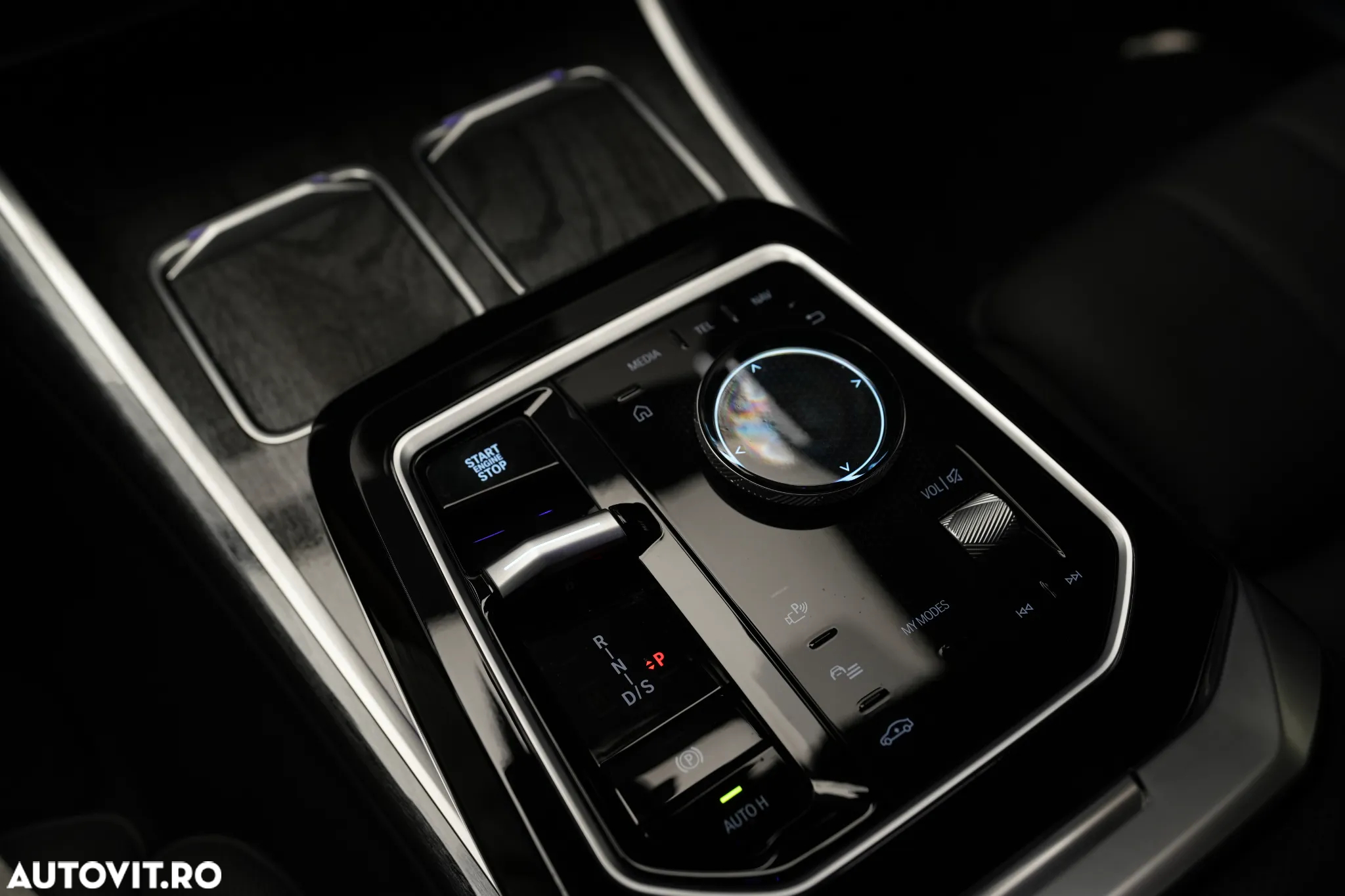 BMW Seria 7 740d xDrive MHEV - 28