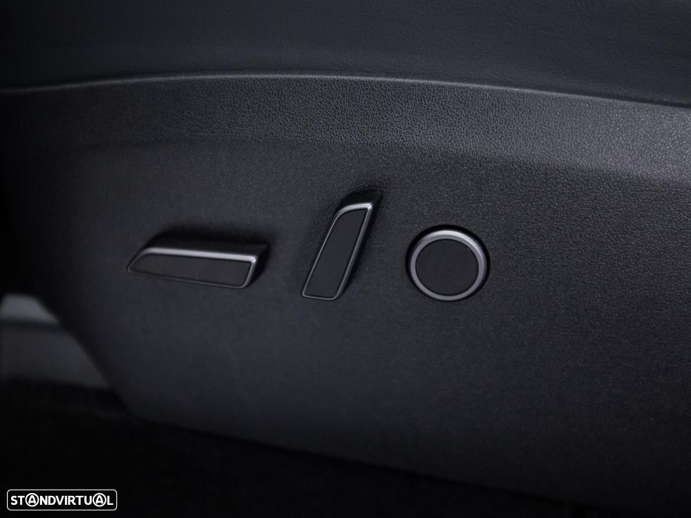 Tesla Model Y Long Range Dual Motor AWD - 19