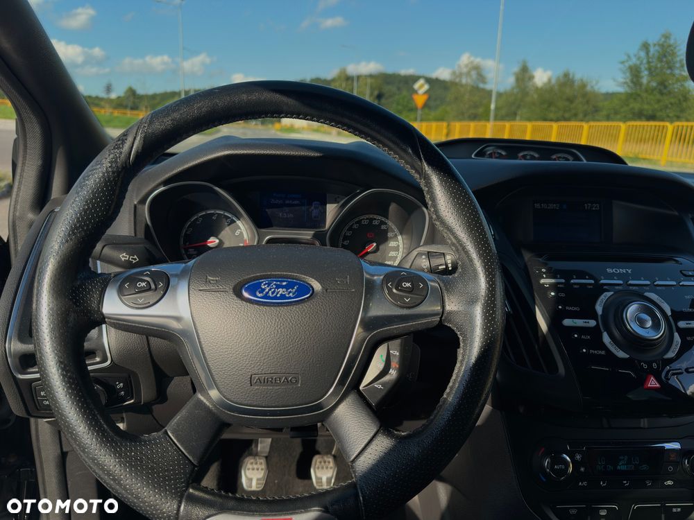 Ford Focus 2.0 EcoBoost ST mit Leder-Sport-Paket - 26