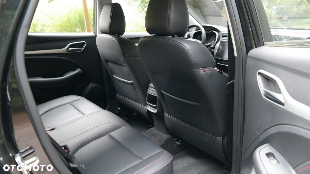 MG ZS - 32