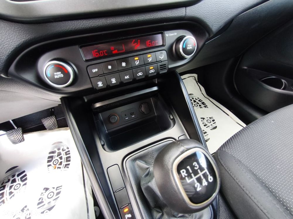 Kia Carens - 12