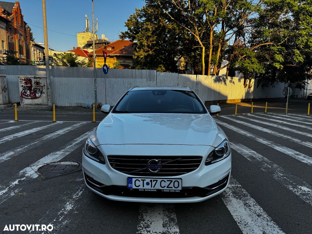 Volvo V60 D6 Plug-In-Hybrid AWD Geartronic Summum - 4