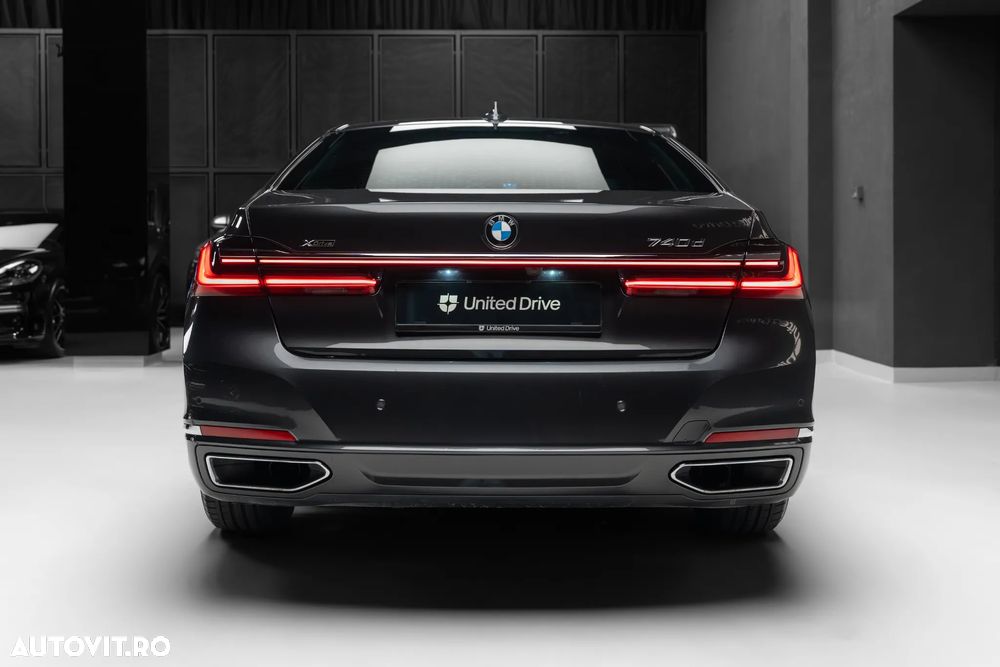 BMW Seria 7 740d xDrive - 39