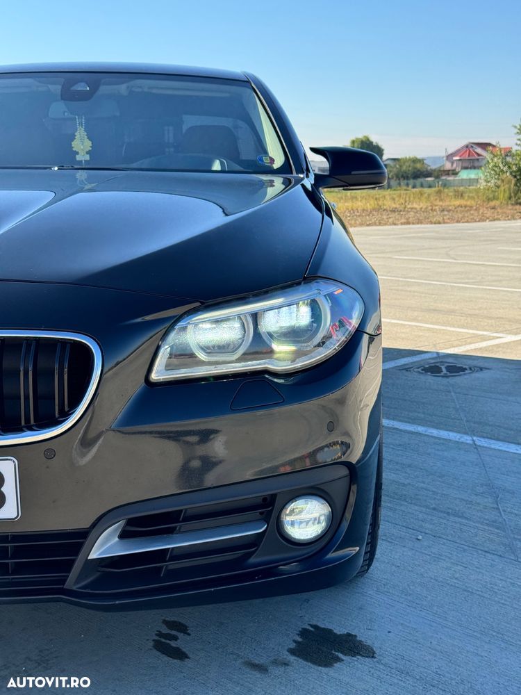 BMW Seria 5 525d xDrive AT - 32