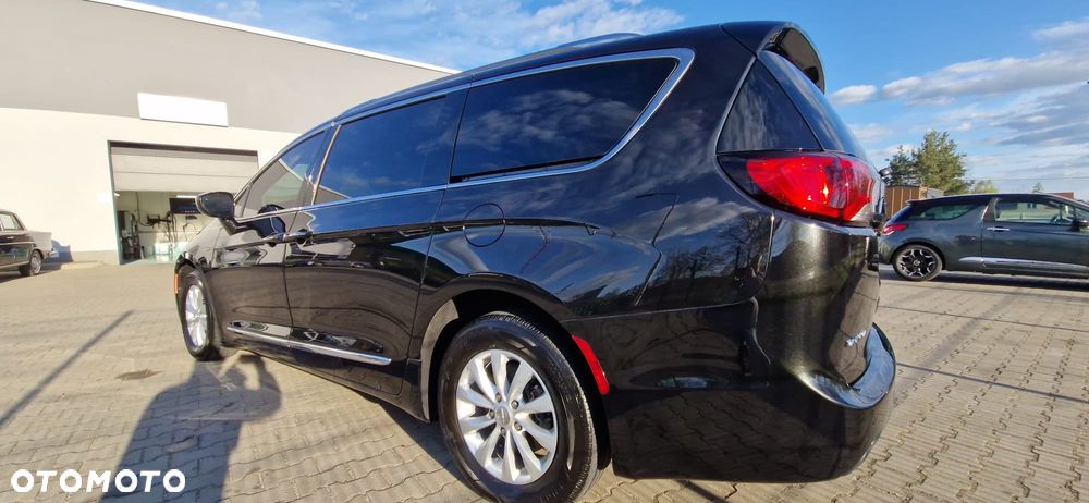 Chrysler Pacifica - 6