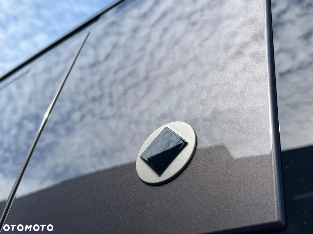 Land Rover Defender - 22