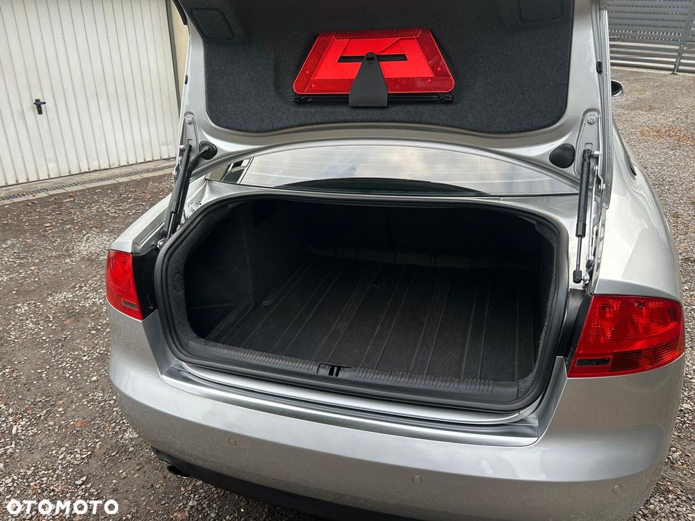 Audi A4 Limousine - 16