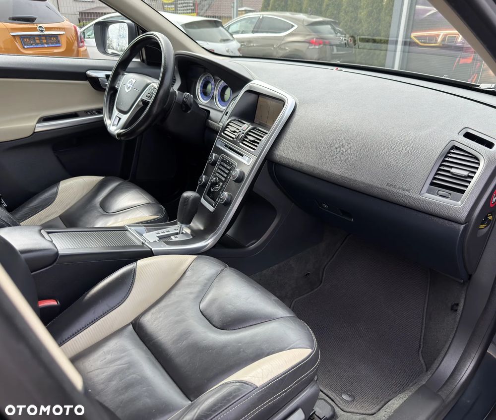 Volvo XC 60 D5 AWD RDesign - 31