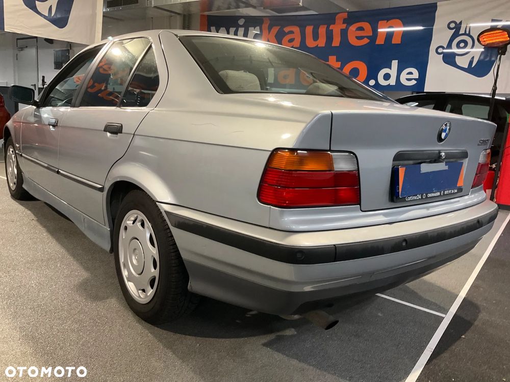 BMW Seria 3 318i - 21