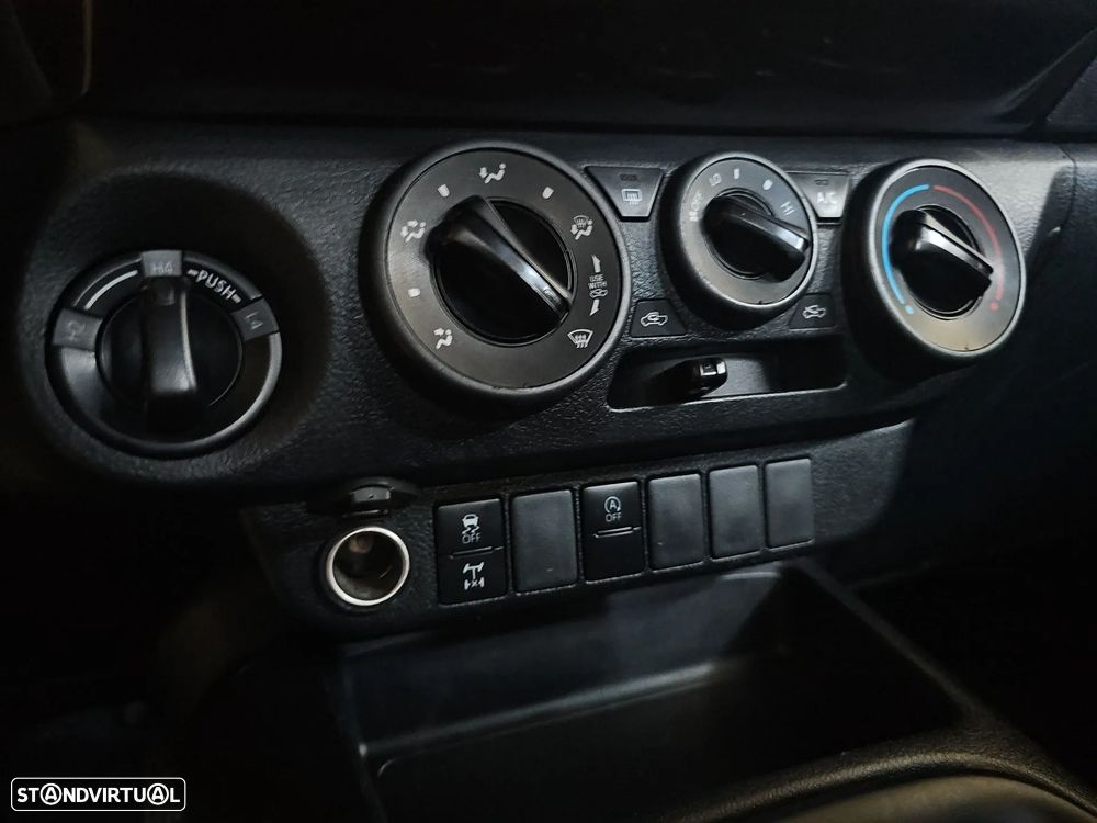 Toyota Hilux 2.4 D-4D 4WD CD CH - 12