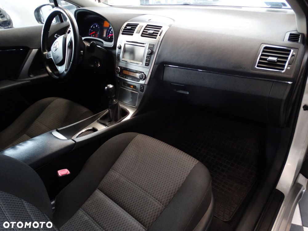 Toyota Avensis - 16