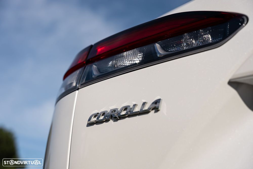 Toyota Corolla Cross 1.8 Hybrid Luxury - 32