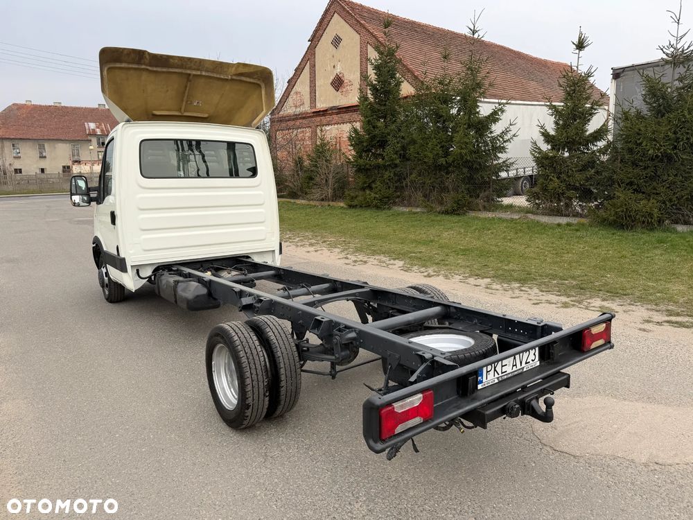 Iveco 35C15 * 3.0 / 150KM * Rama do zabudowy * Rozstaw osi: 4.1m * Koła bliźniacze * - 12