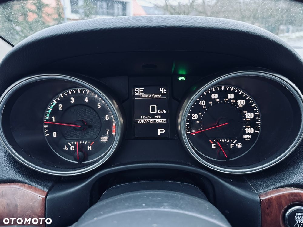 Jeep Grand Cherokee - 23