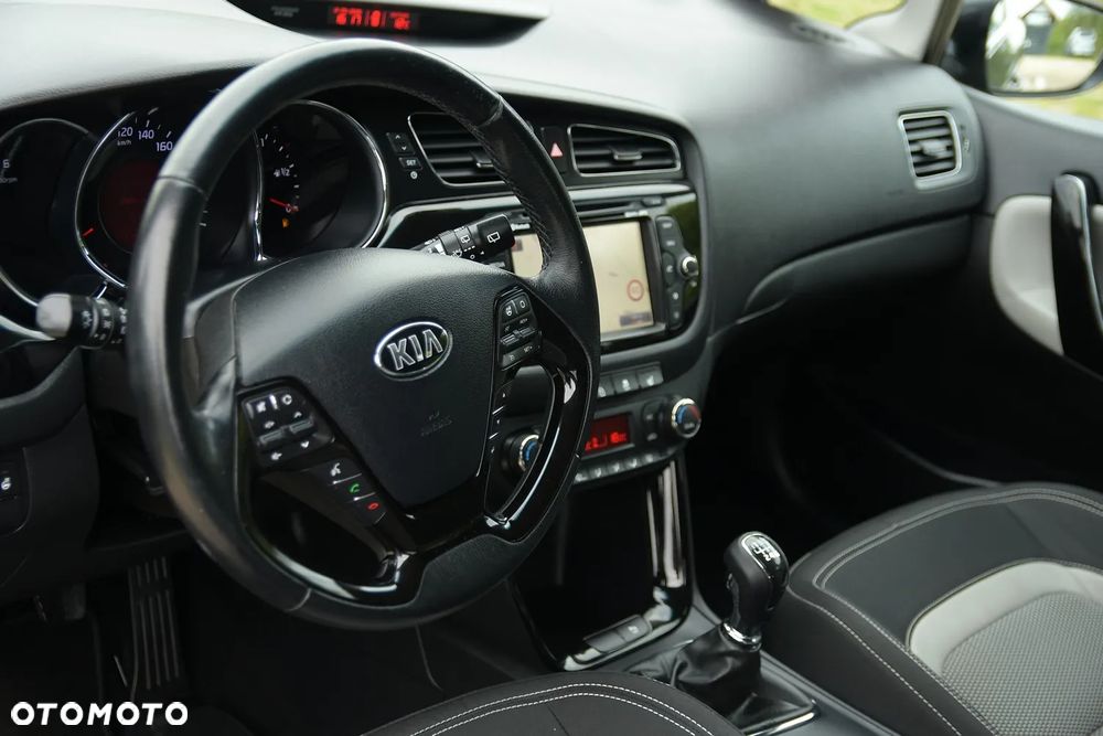Kia Ceed 1.6 CRDi 136 ISG Dream Team Edition - 26