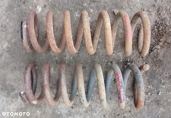 DODGE RAM III 04r 5.7 SPRĘŻYNA ZAWIESZENIA