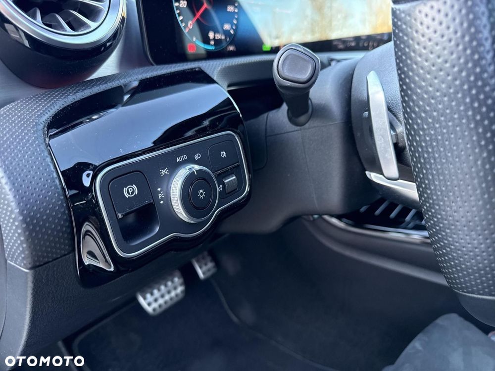 Mercedes-Benz CLA - 13