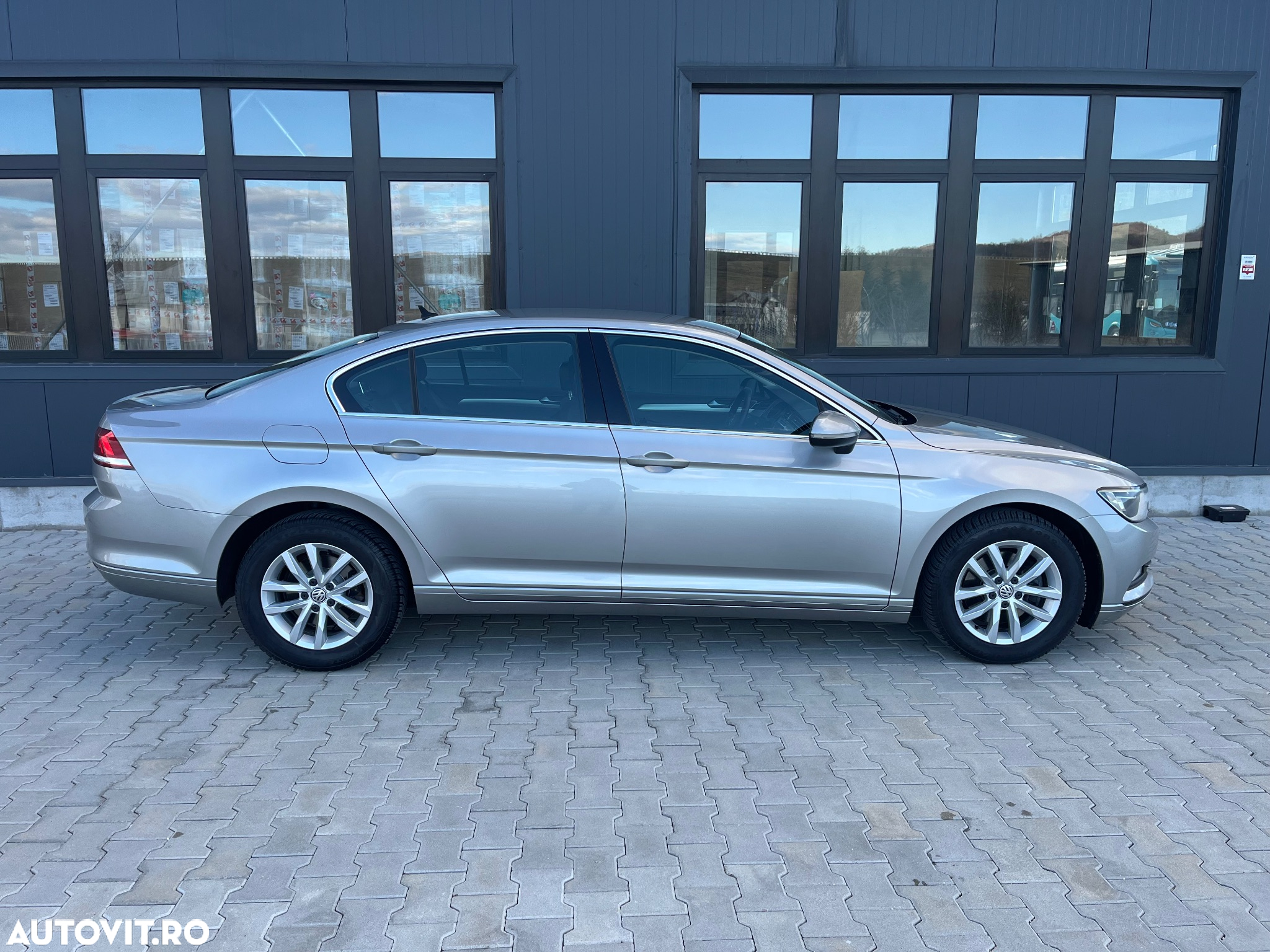 Volkswagen Passat 1.6 TDI (BlueMotion Technology) DSG Comfortline - 13
