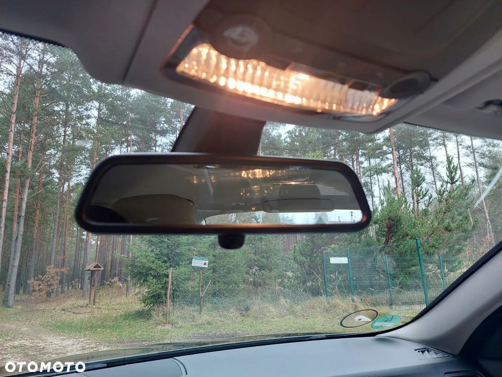 BMW Seria 5 528i Sport-Aut - 39