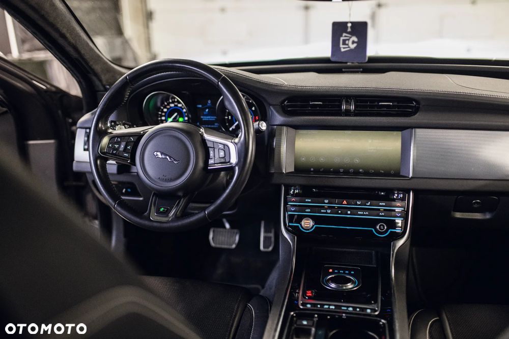Jaguar XF 2.0 i4D AWD R-Sport - 33