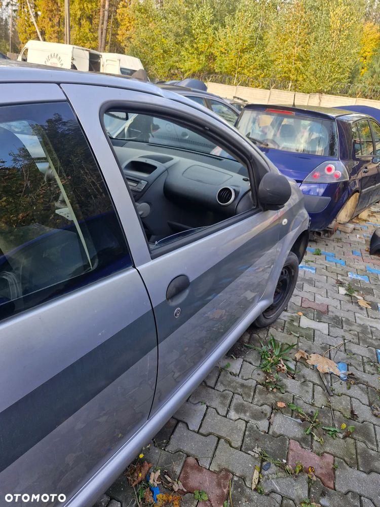 drzwi prawe  / przód tył /  Toyota Aygo - 1