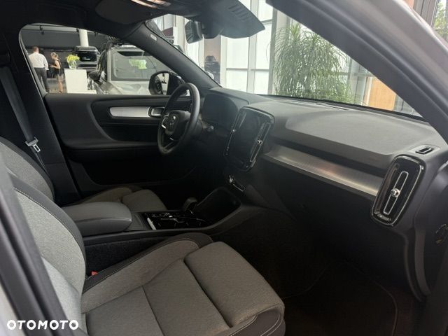 Volvo XC 40 B3 Plus Dark - 17