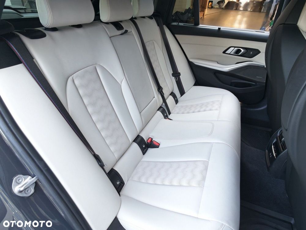 BMW M3 Competition xDrive sport - 13