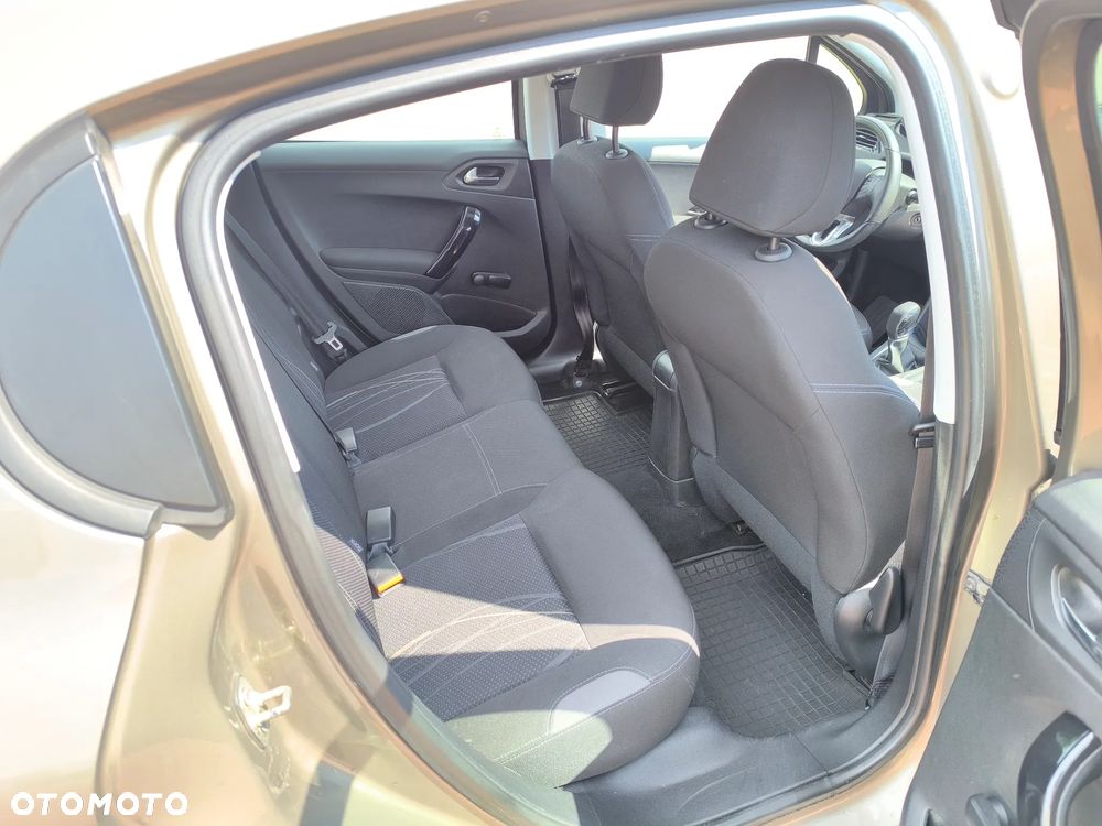 Peugeot 208 1.2 VTi Allure - 19