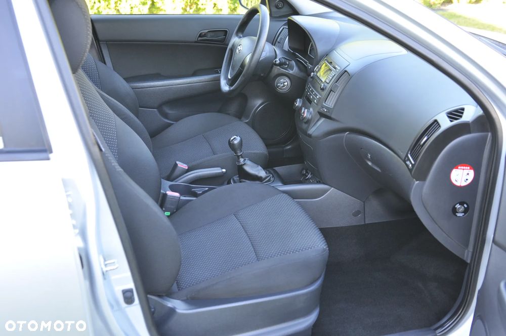 Hyundai i30 i30cw 1.4 blue Classic - 29