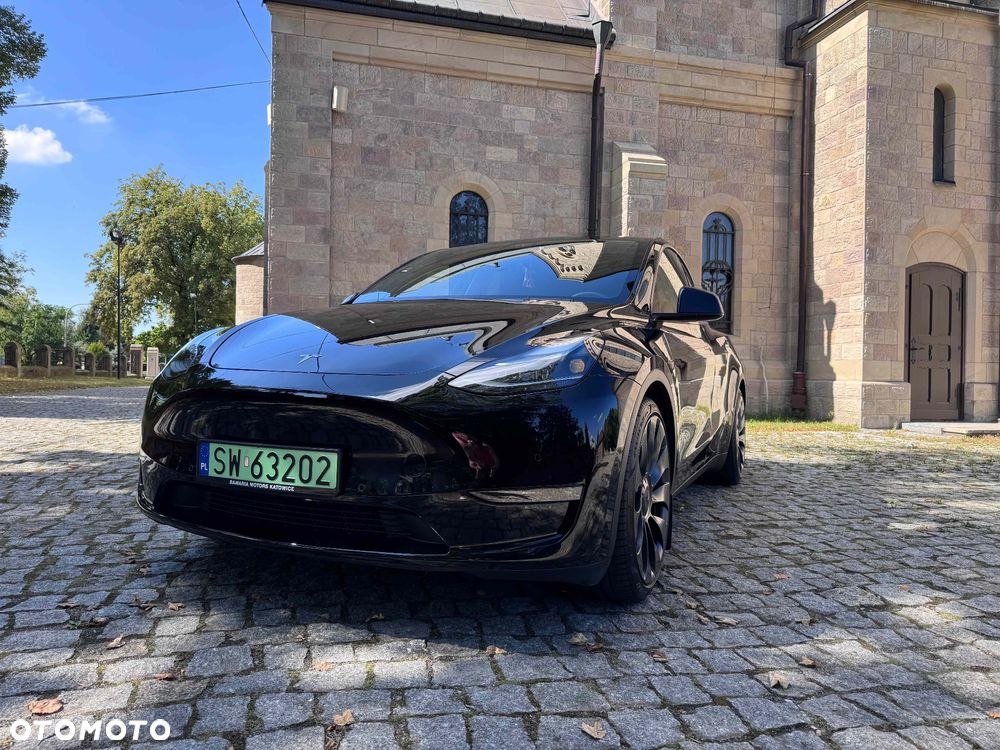 Tesla Y Performance AWD - 16