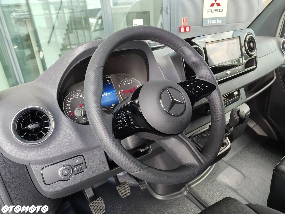 Mercedes-Benz Sprinter - 12