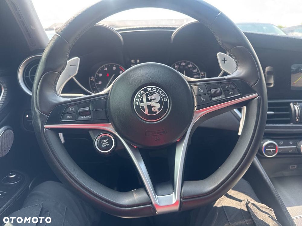 Alfa Romeo Giulia 2.0 Turbo TI Q4 - 12